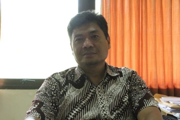 Dr. Nano Prawoto, SE., M.Si. selaku penanggung jawab acara Milad UMY ke-34, saat memberikan keterangan kepada Jurnalis BHP UMY